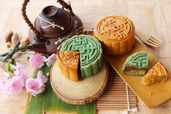 Festival moon pasta - Çin kek ve çay