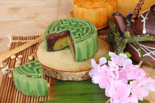 Festival moon pasta - Çin kek ve çay