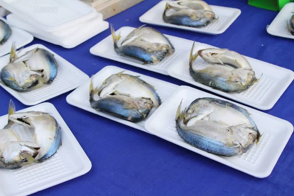 市場のおいしい蒸しサバ魚 — ストック写真