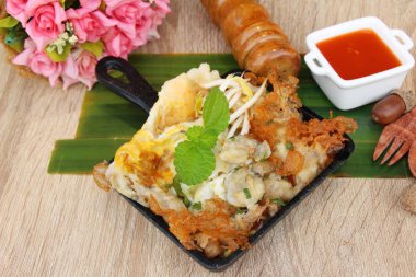 Kızarmış istiridye omlet ile gevrek nefis