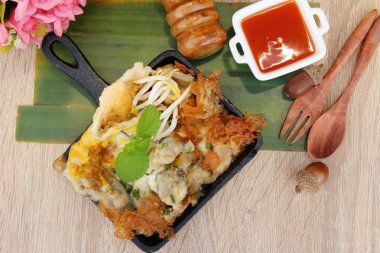 Kızarmış istiridye omlet ile gevrek nefis