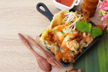 Kızarmış istiridye omlet ile gevrek nefis