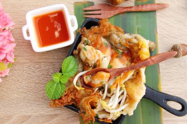 Kızarmış istiridye omlet ile gevrek nefis