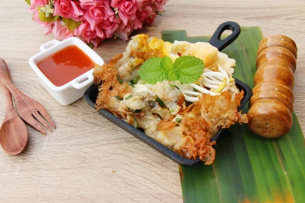 Kızarmış istiridye omlet ile gevrek nefis