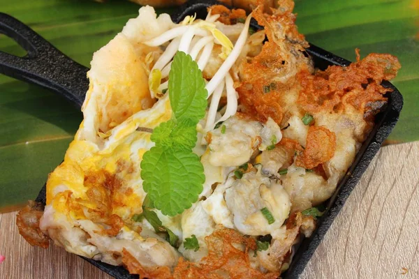 Kızarmış istiridye omlet ile gevrek nefis