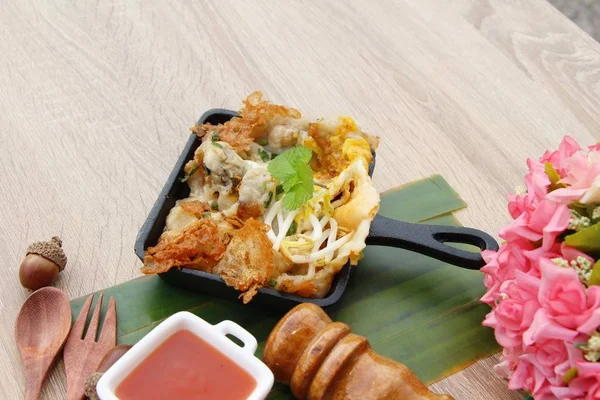 Kızarmış istiridye omlet ile gevrek nefis