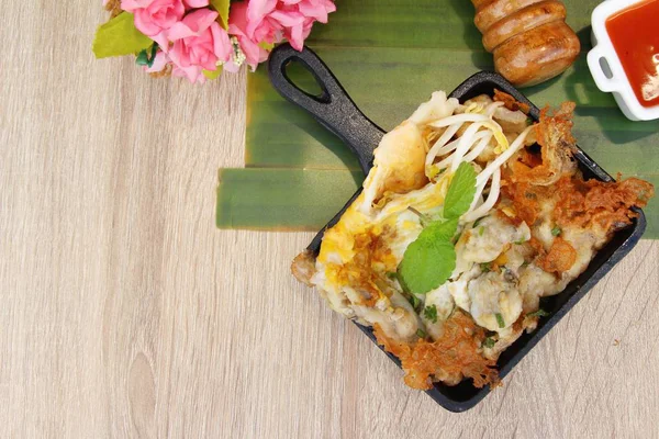 Kızarmış istiridye omlet ile gevrek nefis