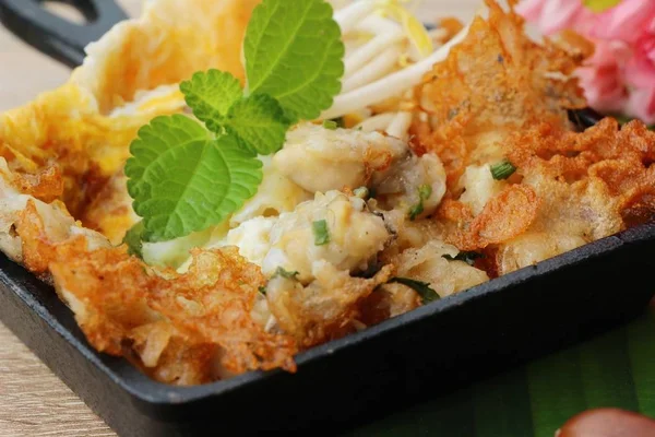 Kızarmış istiridye omlet ile gevrek nefis