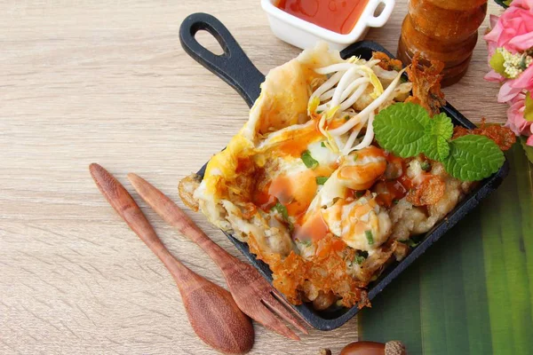 Kızarmış istiridye omlet ile gevrek nefis