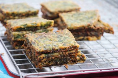 sarımsak chives ile lezzetli dolma pişmiş hamur tatlısı