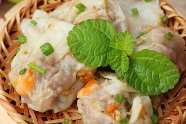 Çince buğulanmış hamur tatlısı soslu lezzetli