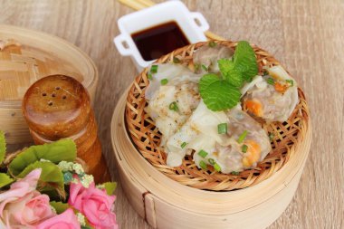 Çince buğulanmış hamur tatlısı soslu lezzetli