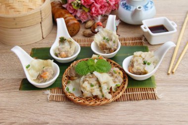 Çince buğulanmış hamur tatlısı soslu lezzetli