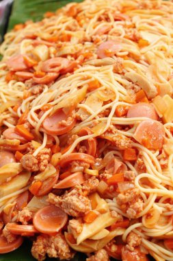Spagetti sokak gıda lezzetli domuz eti ile