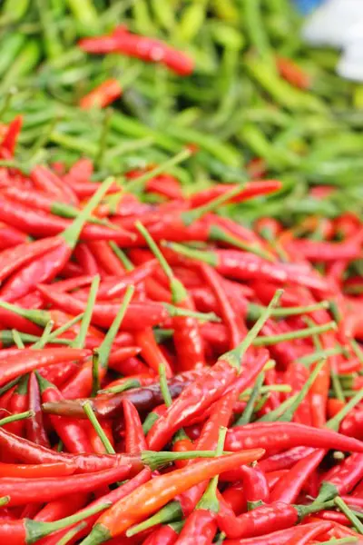 Pimenta fresca para cozinhar no mercado — Fotografia de Stock