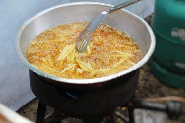 Kızartma tavada lezzetli yapıyor
