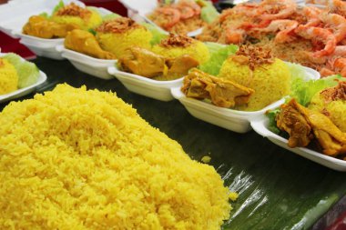 Tavuk biryani pirinç lezzetli ve sos