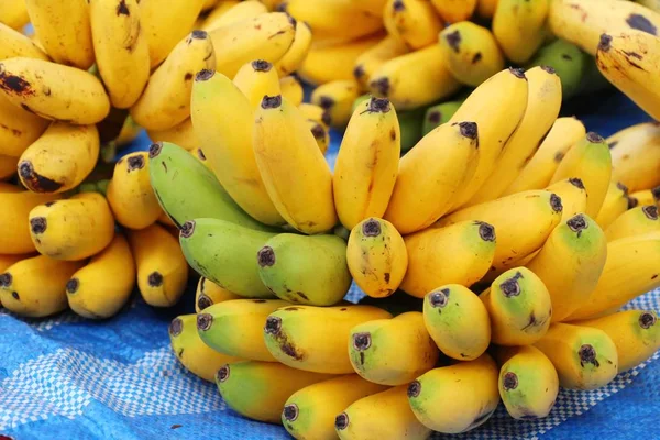 Banana madura é deliciosa no mercado — Fotografia de Stock