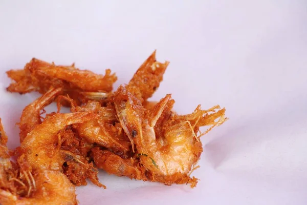 Crevettes frites est délicieux à la nourriture de rue — Photo