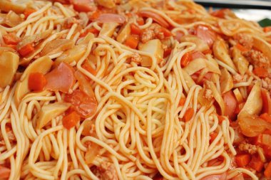 Spagetti sokak gıda lezzetli domuz eti ile