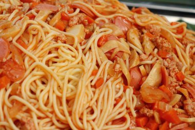 Spagetti sokak gıda lezzetli domuz eti ile