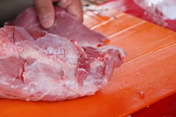 屋台の食べ物の調理生豚肉 — ストック写真