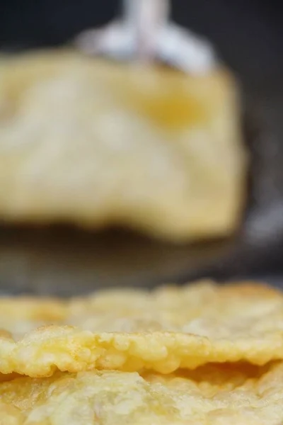 Roti con huevo es delicioso en la comida de la calle —  Fotos de Stock