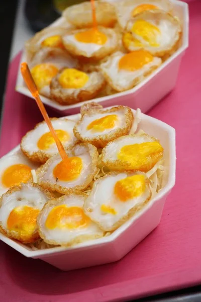 Los huevos de codorniz son deliciosos en comida callejera — Foto de Stock