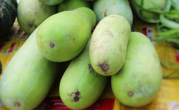 Winter meloen voor het koken op de markt — Stockfoto