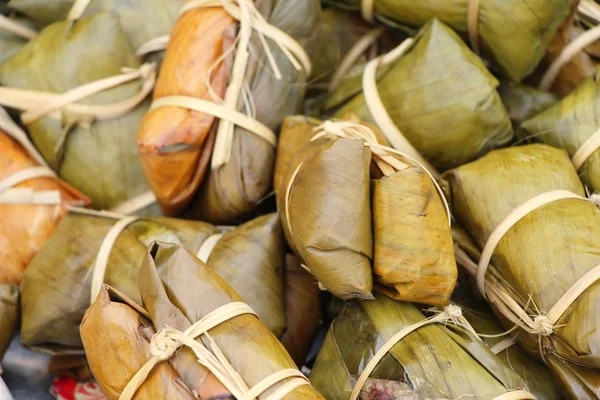 Klebriger Reis mit Kokosnuss lecker, thailändisches Dessert — Stockfoto