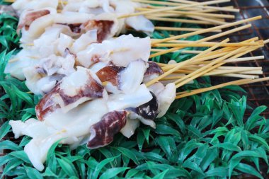 Izgara kalamar piyasada lezzetlidir