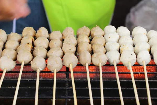 Sosis panggang dan bakso sangat enak — Stok Foto