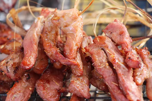 Sokak gıdada ızgara güneş Kurutulmuş domuz eti