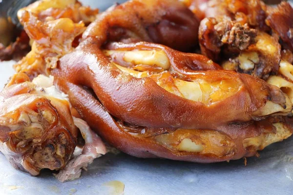 Perna de porco cozido delicioso em comida de rua — Fotografia de Stock