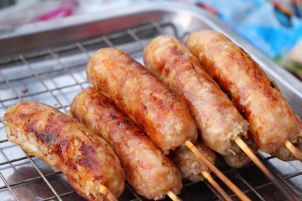 Salsicha grelhada Ásia é delicioso no mercado — Fotografia de Stock