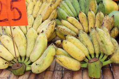 olgun muz piyasada lezzetlidir