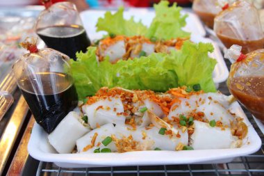 Soslu lezzetli taze makarna böreği