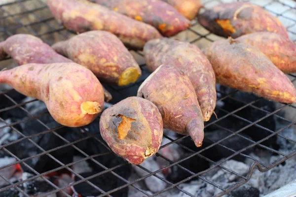 Tatlı patates ızgara Market — Stok fotoğraf