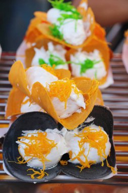 Gevrek gözleme sokak gıda lezzetlidir