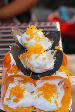 Gevrek gözleme sokak gıda lezzetlidir