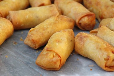 Meze yemek için geleneksel tava böreği