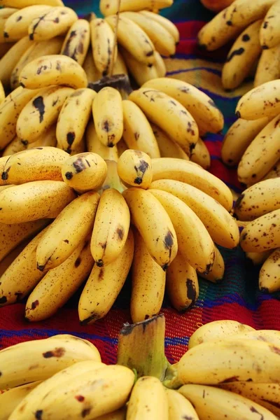 在市场成熟的香蕉很好吃 — 图库照片