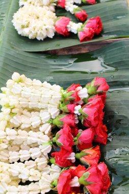 El Yasemin çelenk pazarında Satılık