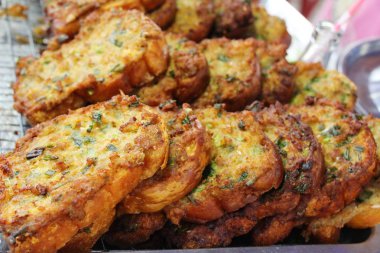 Kıyılmış domuz eti ile kızarmış ekmek, Tay gıda