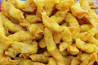 Çıtır çıtır kızarmış domuz eti köfte sokak gıda