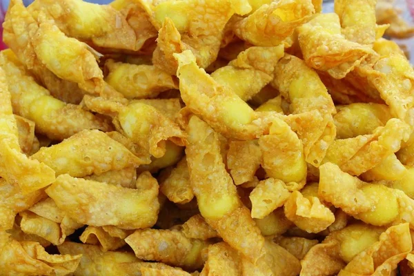 Çıtır çıtır kızarmış domuz eti köfte sokak gıda