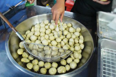 Kızarmış köfte sokak gıda lezzetli 