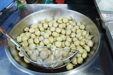 Kızarmış köfte sokak gıda lezzetli 