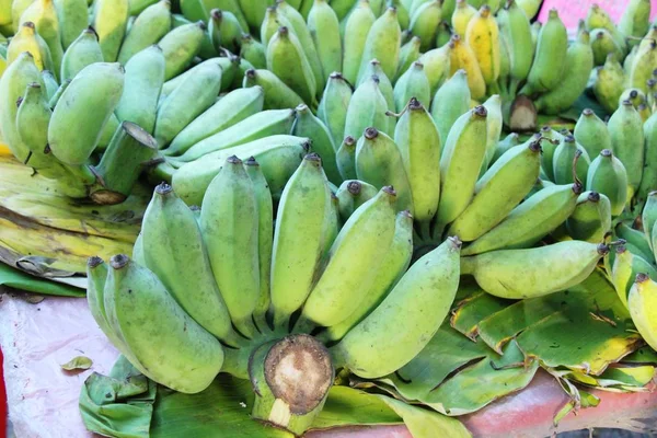 Plátano maduro es delicioso en el mercado —  Fotos de Stock