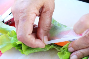 Taze salata rolls sebze lezzetli yapıyor